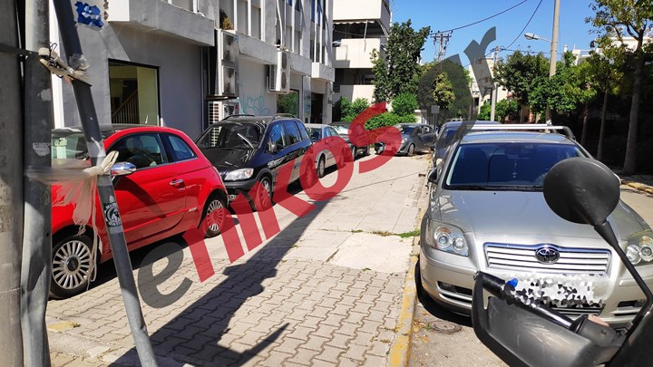 Έκαναν πάρκινγκ το πεζοδρόμιο – ΦΩΤΟ αναγνώστη