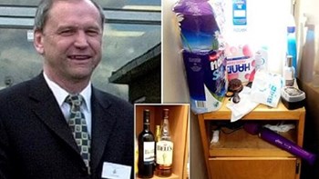 Διευθυντής σχολείου είχε μετατρέψει το γραφείο του σε μπουντρούμι του σεξ – ΦΩΤΟ -ΒΙΝΤΕΟ