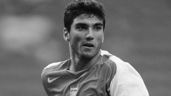 Σε λαϊκό προσκύνημα η σορός του Ρέγες