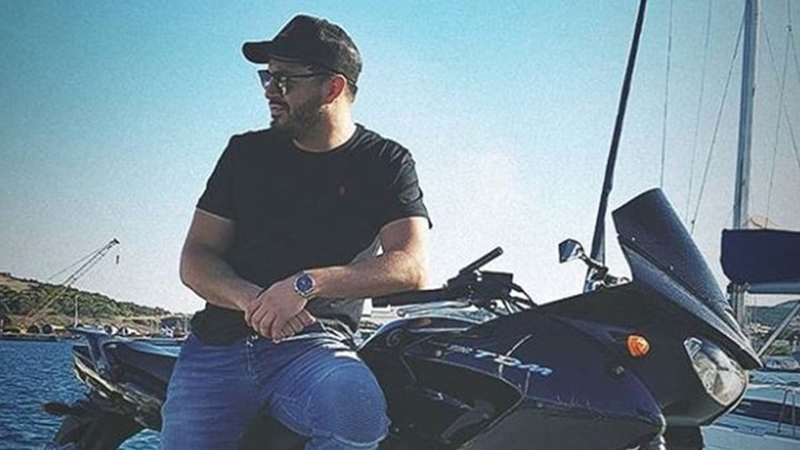 Ξεσπά ο αδελφός του Πάνου Ζάρλα: Θέλετε να με δείτε να πενθώ, όχι δεν θα το κάνω – ΦΩΤΟ