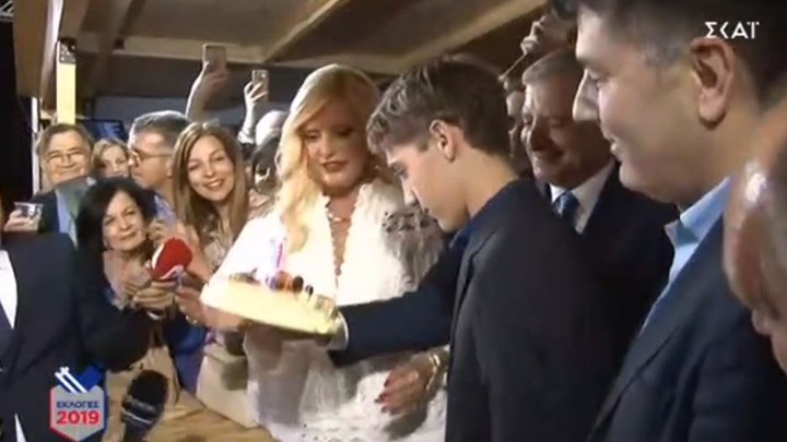 Η τούρτα «έκπληξη» για τα γενέθλια του γιου του Γιώργου Πατούλη – ΒΙΝΤΕΟ