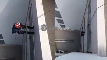Εντυπωσιακή επιχείρηση της Πυροσβεστικής για τον απεγκλωβισμό ηλικιωμένης στα Χανιά – ΒΙΝΤΕΟ