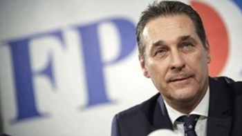 Μηνύσεις υπέβαλε ο Χάιντς Κρίστιαν Στράχε εναντίον του Spiegel και της Süddeutsche Zeitung για το βίντεο στην Ίμπιζα