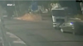 Βίντεο – ντοκουμέντο από τη σφοδρή σύγκρουση βυτιοφόρου με αυτοκίνητο στη λεωφόρο Λαυρίου