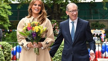 Εντυπωσιακή η Μελάνια σε πάρτι στον κήπο της Ντάουνινγκ Στριτ – ΦΩΤΟ