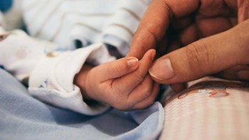 Στο νοσοκομείο 14μηνών μωρό που εισέπνευσε σκόνη πλυντηρίου