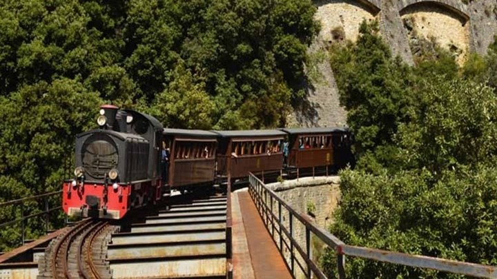 “Φρένο” στο θρυλικό τρενάκι του Πηλίου – Θύελλα αντιδράσεων για το κόψιμο των δρομολογίων