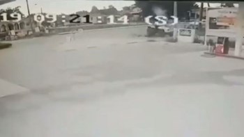 Σοκάρει το βίντεο από τη σφοδρή σύγκρουση τρακτέρ με ποδήλατο στα Τρίκαλα