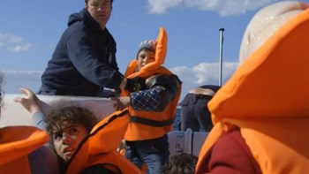 H Βουλή «υιοθέτησε» τα παιδιά του «ήρωα του Αιγαίου» Κυριάκου Παπαδόπουλου – Είχε βοηθήσει στη διάσωση 5.000 προσφύγων