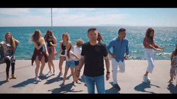 Ο Δημήτρης Μάρκος “ραπάρει” – Το τραγούδι του δημοσιογράφου για την υπογεννητικότητα – ΒΙΝΤΕΟ