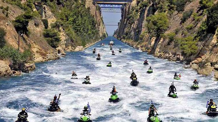 Υπερθέαμα με τζετ σκι στον Ισθμό της Κορίνθου – ΒΙΝΤΕΟ