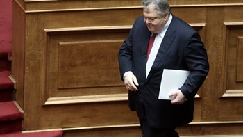 Η θερμή συνομιλία του Βενιζέλου με τον Σαμαρά στη Βουλή και η αινιγματική δήλωση στους κοινοβουλευτικούς συντάκτες
