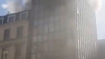 Μεγάλη φωτιά σε κτίριο στο Λονδίνο – ΤΩΡΑ