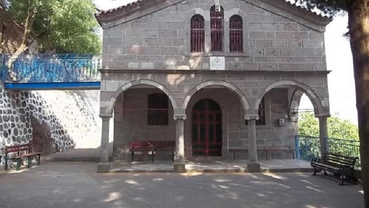 Έκλεψαν και βεβήλωσαν εκκλησία στη Λέσβο