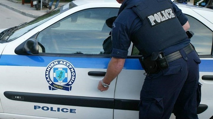Συνελήφθησαν έπειτα από καταδίωξη δύο διακινητές ναρκωτικών στην Ομόνοια – ΦΩΤΟ