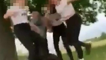 Άγρια επίθεση σε μαθήτρια από συμμορία κοριτσιών – ΒΙΝΤΕΟ