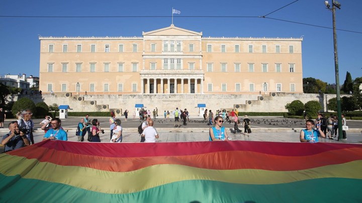 Στα χρώματα του ουράνιου τόξου η Αθήνα – Σε εξέλιξη το Athens Pride 2019 – ΦΩΤΟ