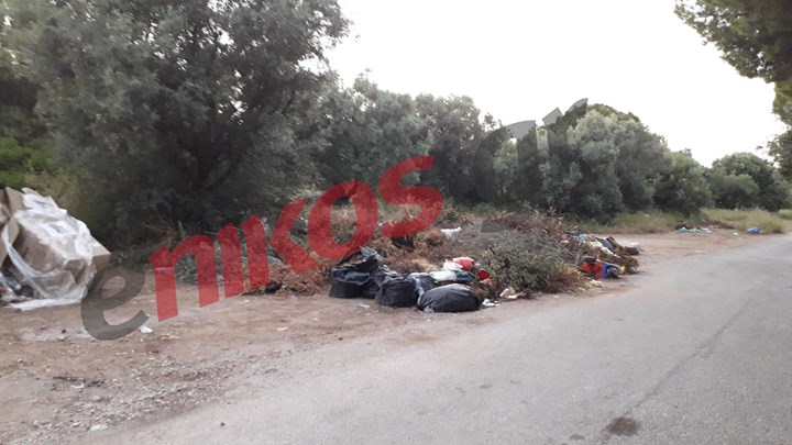 Γεμάτοι σκουπίδια και μπάζα δρόμοι στο Ζούμπερι – ΦΩΤΟ αναγνώστη