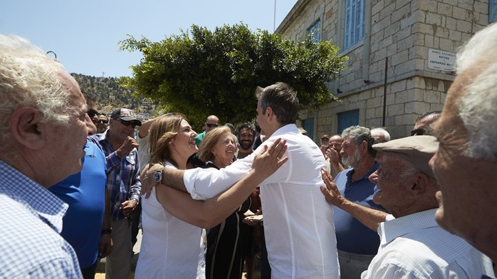 Μητσοτάκης: Δεσμεύομαι ότι αυτά τα οποία σας λέμε θα γίνουν πράξη την επόμενη μέρα – ΦΩΤΟ