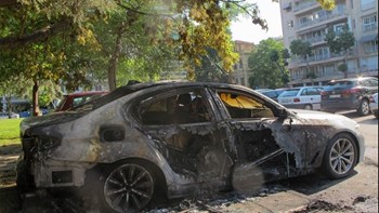 Το ΥΠΕΞ καταδικάζει τον εμπρησμό διπλωματικών οχημάτων στη Θεσσαλονίκη
