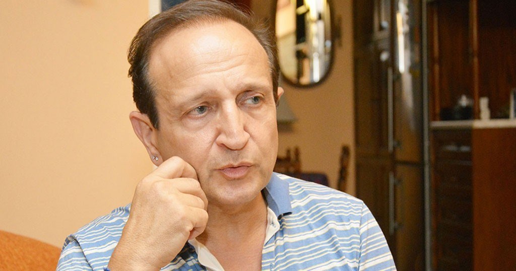 Ο Σπύρος Μπιμπίλας δηλώνει ότι μοιάζει με τον Μέγα Αλέξανδρο – ΒΙΝΤΕΟ