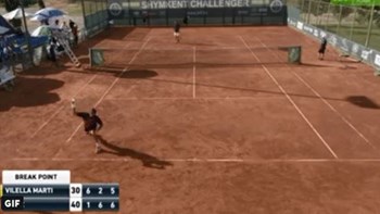 Σε έξαλλη κατάσταση Ισπανός τενίστας – Έκανε «χίλια» κομμάτια τη ρακέτα – ΒΙΝΤΕΟ