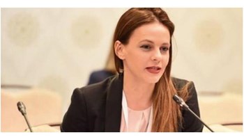 Αχτσιόγλου: Ο κ. Μητσοτάκης θέλει να σαρώσει ως οδοστρωτήρας τα δικαιώματα των εργαζομένων