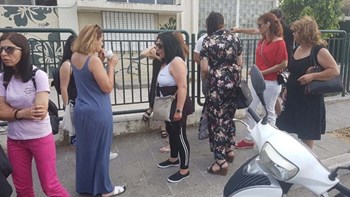 «Πόλεμος» μεταξύ γονέων στο σχολείο της Ρόδου, όπου ο δάσκαλος κλείδωσε μαθητή στην τάξη – Τι δηλώνει στο enikos.gr ο δικηγόρος της οικογένειας