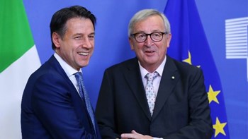 Κόντε σε Γιούνκερ: Μην επαναλάβετε τα λάθη που κάνατε με την Ελλάδα