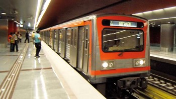 Σας ενδιαφέρει: Ποιες ώρες δεν θα κυκλοφορούν μετρό και τραμ την Παρασκευή