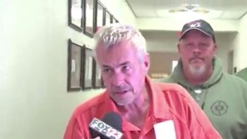 Ζούσε τη φρίκη στα χέρια του θετού της πατέρα – Την κρατούσε αιχμάλωτη και την κακοποιούσε σεξουαλικά για 19 χρόνια – ΦΩΤΟ – ΒΙΝΤΕΟ