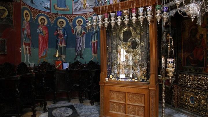 Συναγερμός στο Άγιο Όρος – Έκλεψαν τάματα από την Παναγία την Πορταΐτισσα