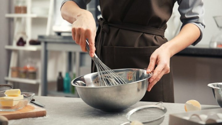 Αυτός είναι ο πιο εύκολος τρόπος για να ξεπαγώσετε το βούτυρο όταν βιάζεστε – ΒΙΝΤΕΟ