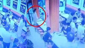 Φρίκη στην Κίνα: Έγκυος πέταξε καυτή σούπα σε μωρό γιατί την εκνεύρισε ο θόρυβος – ΒΙΝΤΕΟ