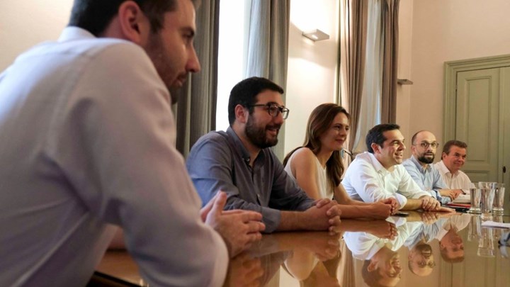 Επίσκεψη Τσίπρα στο ΣΕΠΕ με “καρφιά” κατά Μητσοτάκη: Δεν είναι εμπόδιο στην επιχειρηματικότητα το να τηρείται ο νόμος