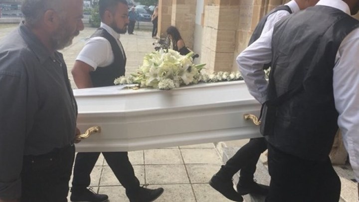 Συγκλονισμένη η Κύπρος στις κηδείες της Λίβια και της κόρης της Ελένα