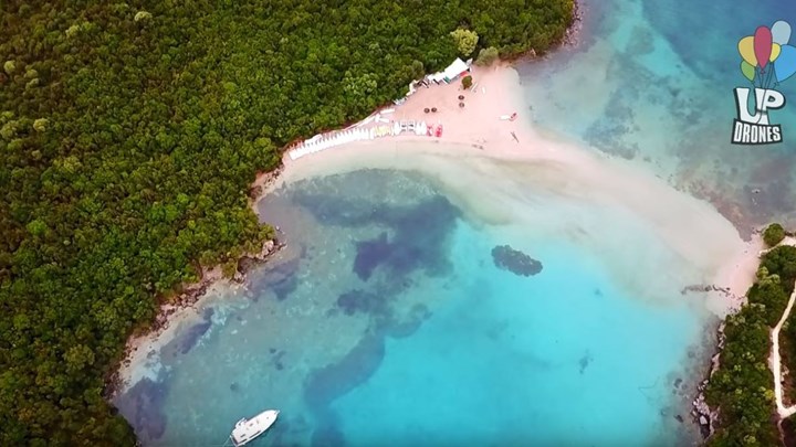 Η «ροζ» παραλία της Ηπείρου από ψηλά – Εντυπωσιακές εικόνες από την Μπέλα Βράκα – ΒΙΝΤΕΟ