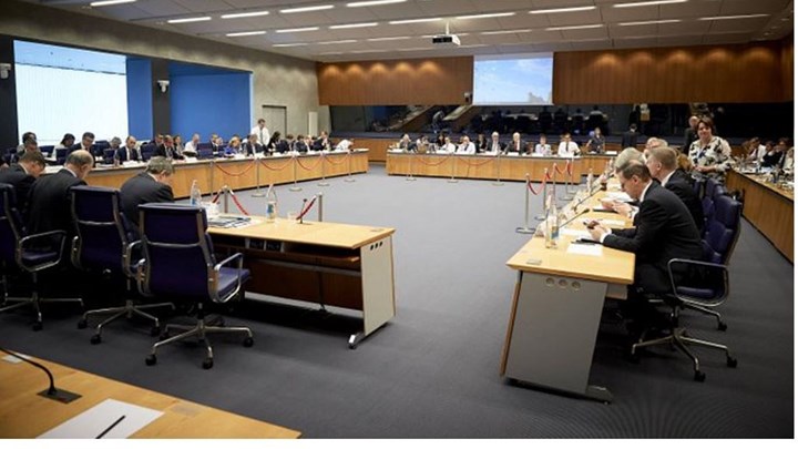 Δεκαπέντε ώρες κράτησε το Eurogroup – Ποιες αποφάσεις έλαβε – Το μήνυμα των Βρυξελλών στη Ρώμη