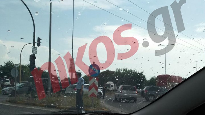 Καραμπόλα στα Τρίκαλα – Αναποδογύρισε όχημα – ΦΩΤΟ αναγνώστη