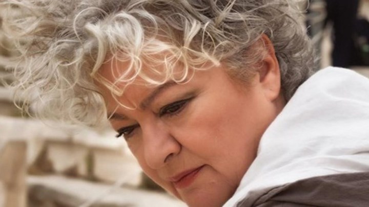 Η Τσανακλίδου στο “Χάρολντ και Μοντ” που σκηνοθετεί ο Χατζάκης