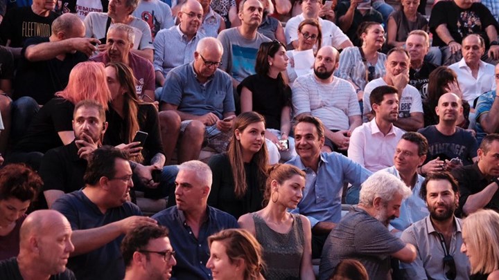 Ο Μητσοτάκης στη συναυλία των Jethro Tull στο Ηρώδειο – ΒΙΝΤΕΟ