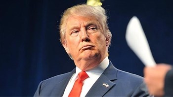 “Πυρά” Τραμπ κατά των New York Times: Προδότες – “Επικίνδυνο να κατηγορείς τον Τύπο για προδοσία” απαντά η εφημερίδα – ΦΩΤΟ