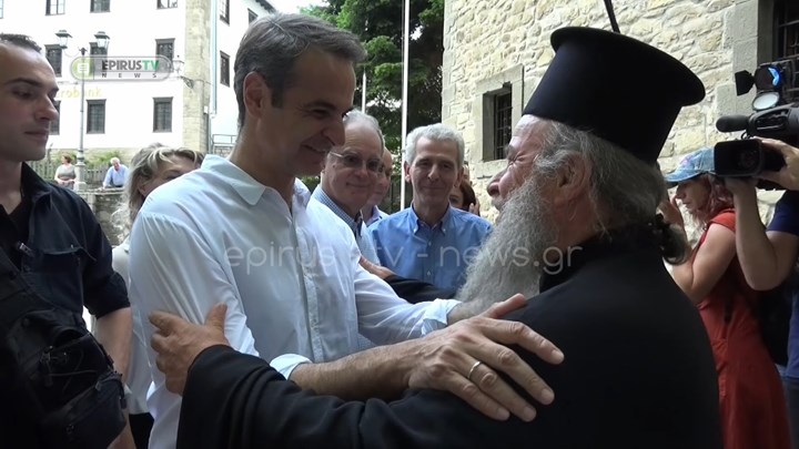Ιερέας σε Μητσοτάκη: 30 χρόνια μετά τον πατέρα σου …υποδέχομαι εσένα – ΒΙΝΤΕΟ