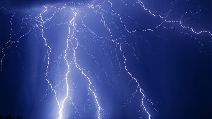 “Έβρεξε”… κεραυνούς – Έπεσαν περισσότεροι από 10.000 μέσα σε 12 ώρες – ΦΩΤΟ