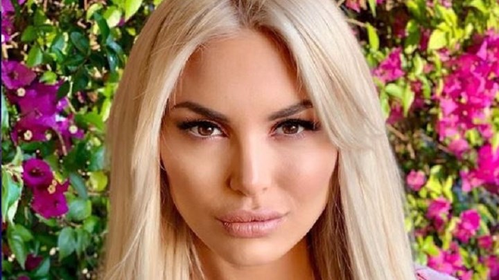 Η Αλεξάνδρα Παναγιώταρου “ανάβει φωτιές” στο Σαν Τροπέ – ΦΩΤΟ