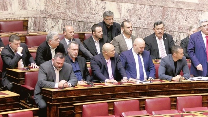 Χρυσή Αυγή σε διάλυση – Δυσκολεύεται να βρει υποψηφίους ο Μιχαλολιάκος