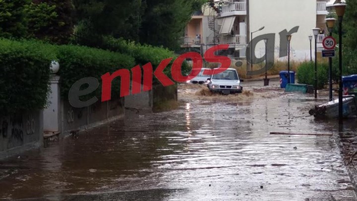 Πλημμύρισαν δρόμοι στα Μελίσσια – ΦΩΤΟ – ΒΙΝΤΕΟ αναγνώστη – ΤΩΡΑ