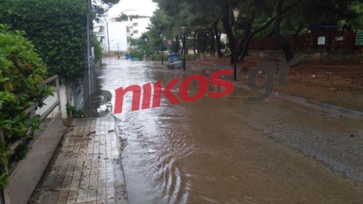Πλημμύρισε η Ανατολική Αττική από το μπουρίνι – 80 κλήσεις για άντληση υδάτων – ΦΩΤΟ