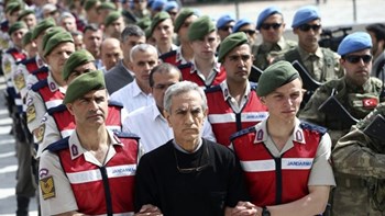 Σε 141 φορές ισόβια καταδικάστηκαν πρώην στρατιωτικοί για την απόπειρα πραξικοπήματος στην Τουρκία