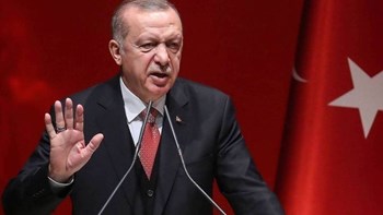 Με αντίποινα απειλεί ο Ερντογάν τις ΗΠΑ εάν επιβάλουν κυρώσεις στην Άγκυρα